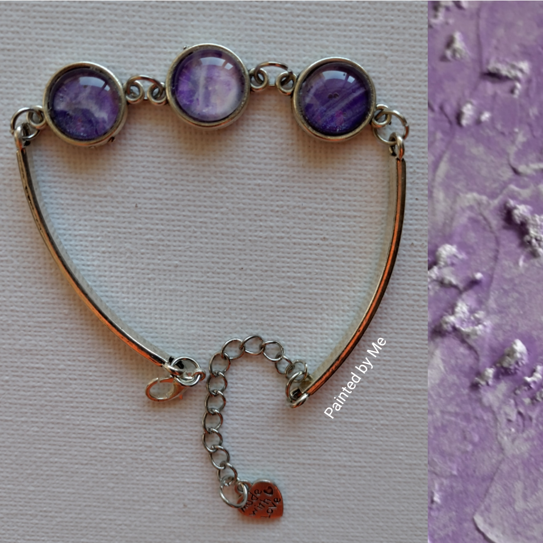 Zilverkleurige armband, handgemaakt, 12 mm doorsnede cabochon, white / purple / pearlised purple 