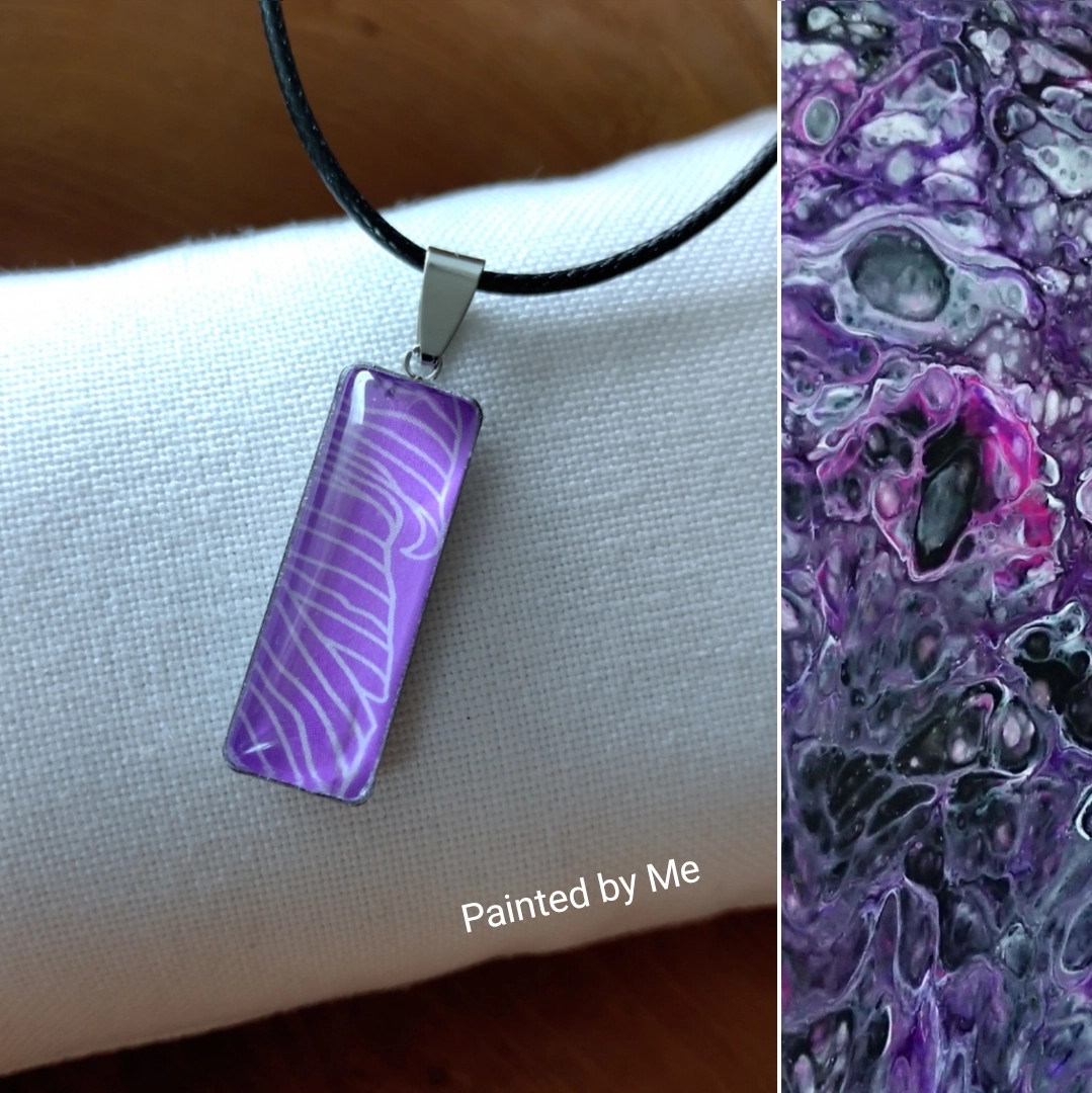 Zilverkleurige ketting handgemaakt, doorsnee cabochon 10x30 mm, white / purple / lila - Paper Art