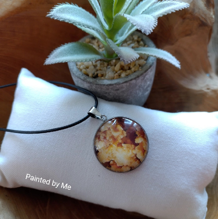 Zilverkleurige ketting handgemaakt, doorsnee cabochon 30 mm, mix of brown tones - Paper Art