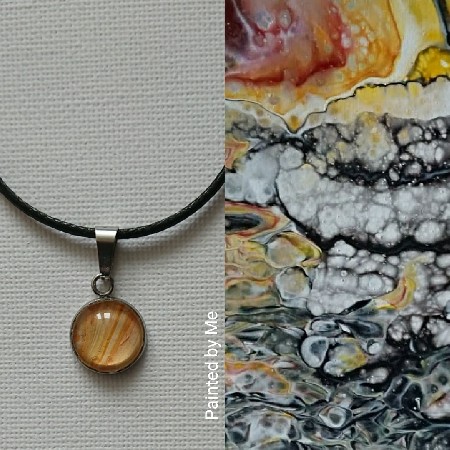 Ketting, zilverkleurig handgemaakt doorsnee cabochon 12 mm, orange / gold lustre / white / yellow