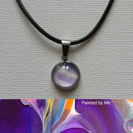 Ketting, zilverkleurig handgemaakt doorsnee cabochon 12 mm, purple / pearlised purple / white / silver